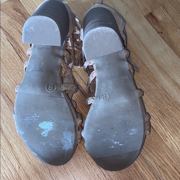 Tan tie up heels - Picture 4 of 4